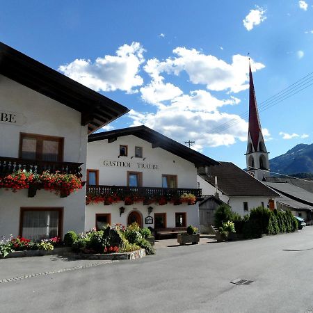 Gasthof Pension Traube Karres Exteriör bild