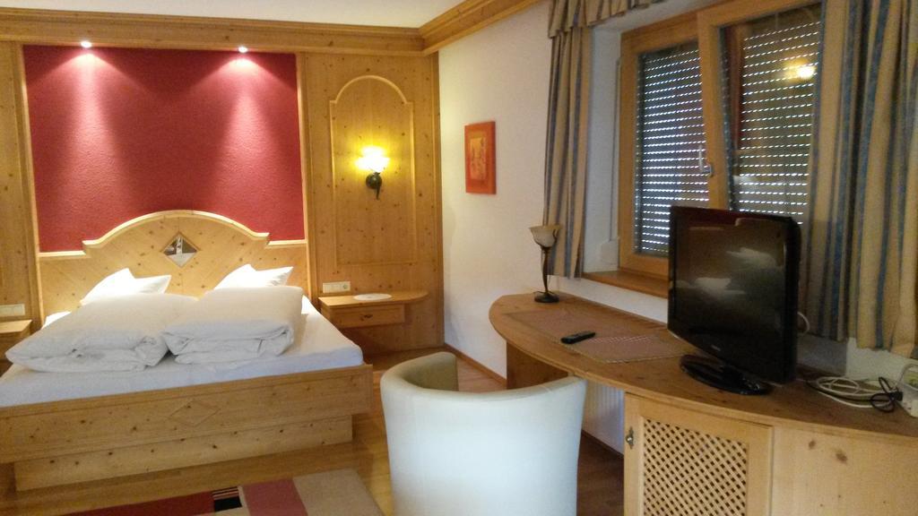 Gasthof Pension Traube Karres Rum bild