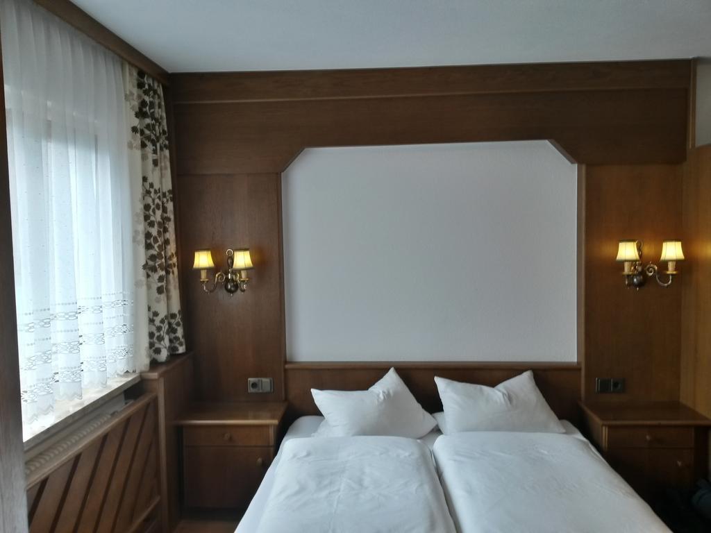 Gasthof Pension Traube Karres Rum bild