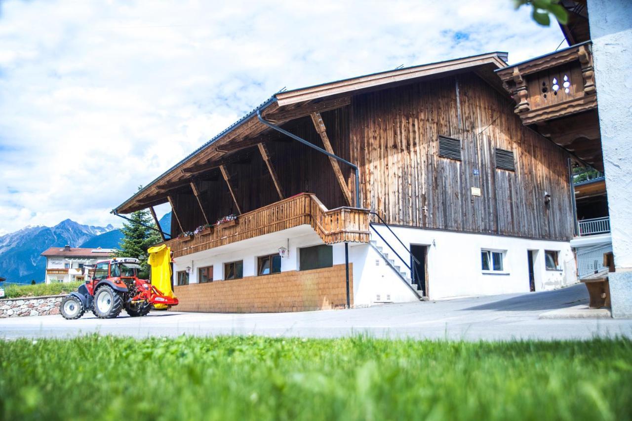 Gasthof Pension Traube Karres Exteriör bild